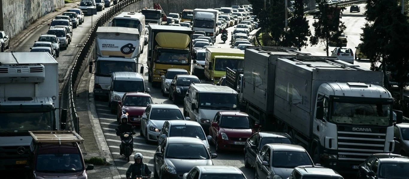 Καραμπόλα με κλούβα μεταφοράς κρατουμένων και ένα περιπολικό - Βρισκόταν στην κλούβα η Π.Ρούπα